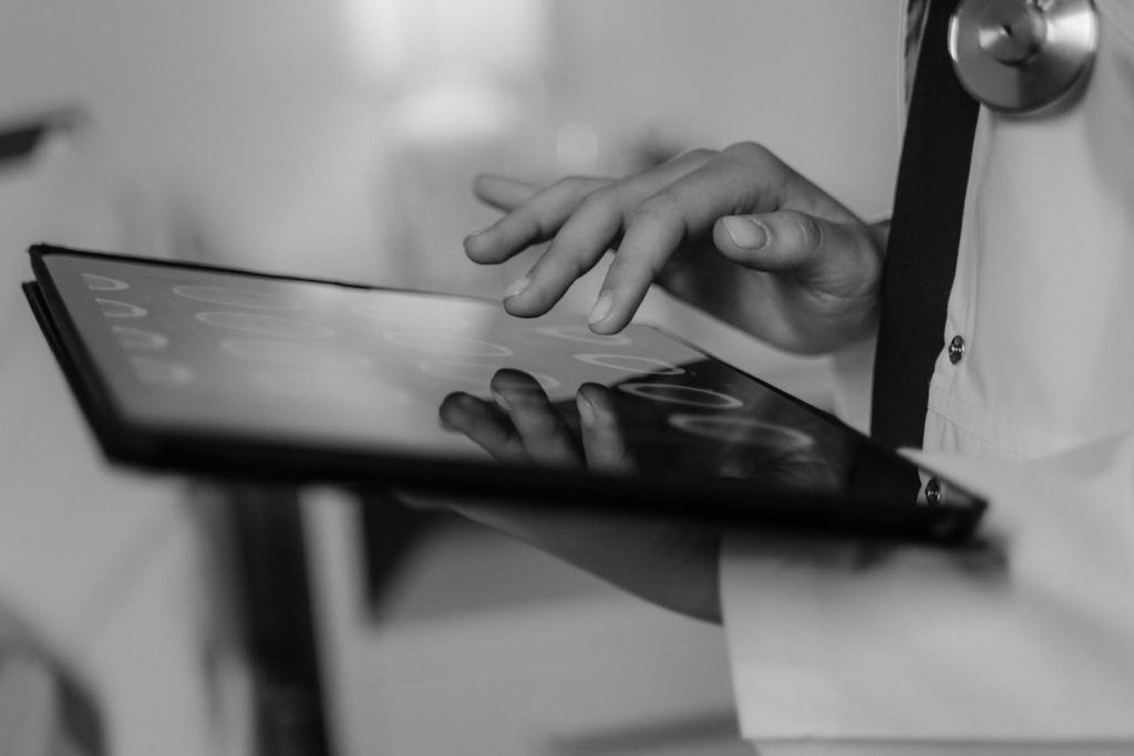 Comment numériser et sécuriser les documents médicaux importants