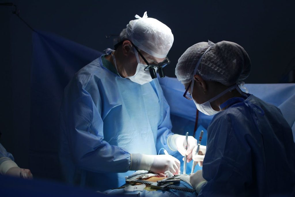 Des cicatrices invisibles pour l’augmentation mammaire ?
