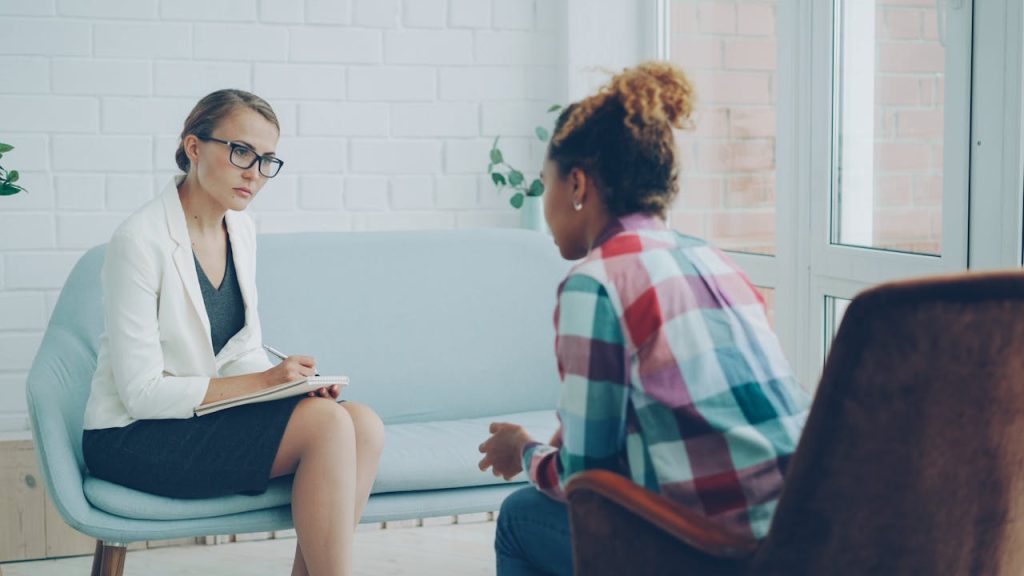 Quelle différence entre une consultation de psychologue physique et en ligne ?